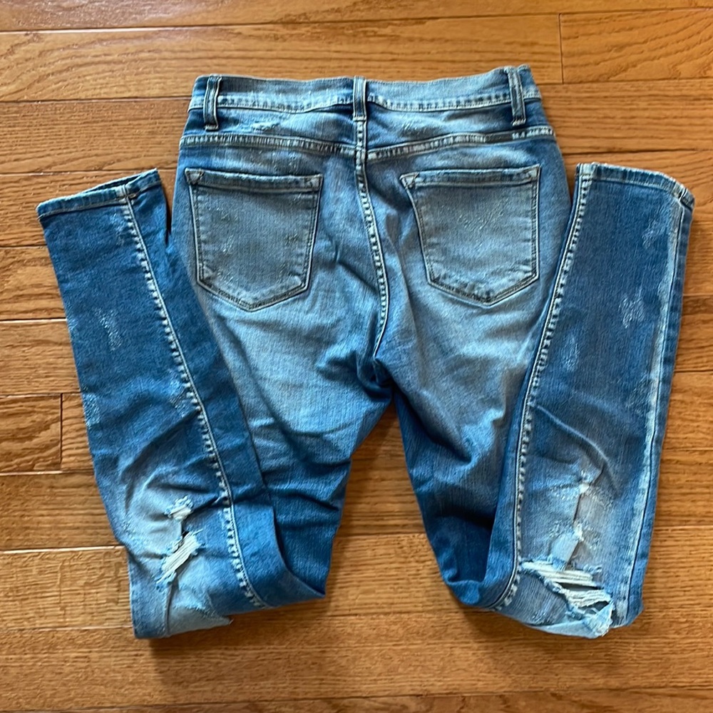Highly distressed KanCan size 28